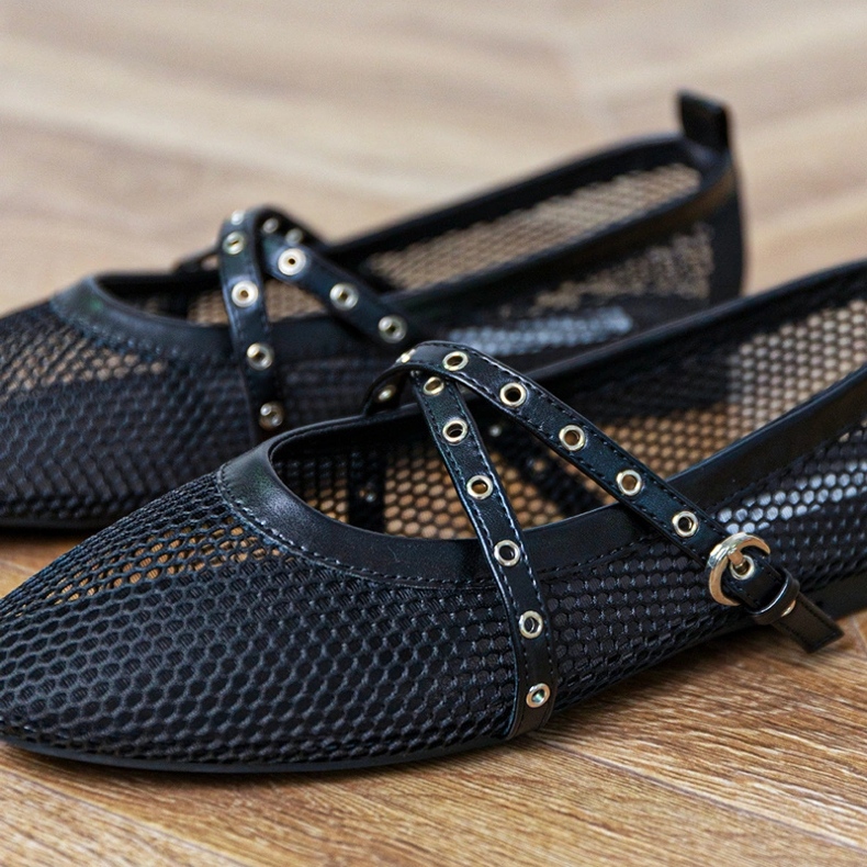 Black Mesh Ballerinas med ett dekorativt spänne svart