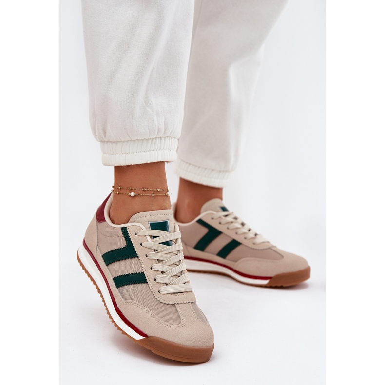 Låga kvinnors sneakers mörk välsignelse beige