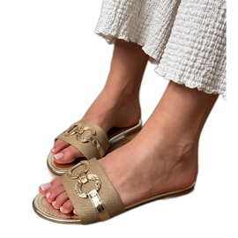 Gyllene flip flops med en gyllene dekoration på bältet