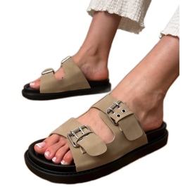 Gröna flip flops med klämmor på ränder beige