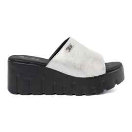 Goodin Silver flip flops på en svart plattform