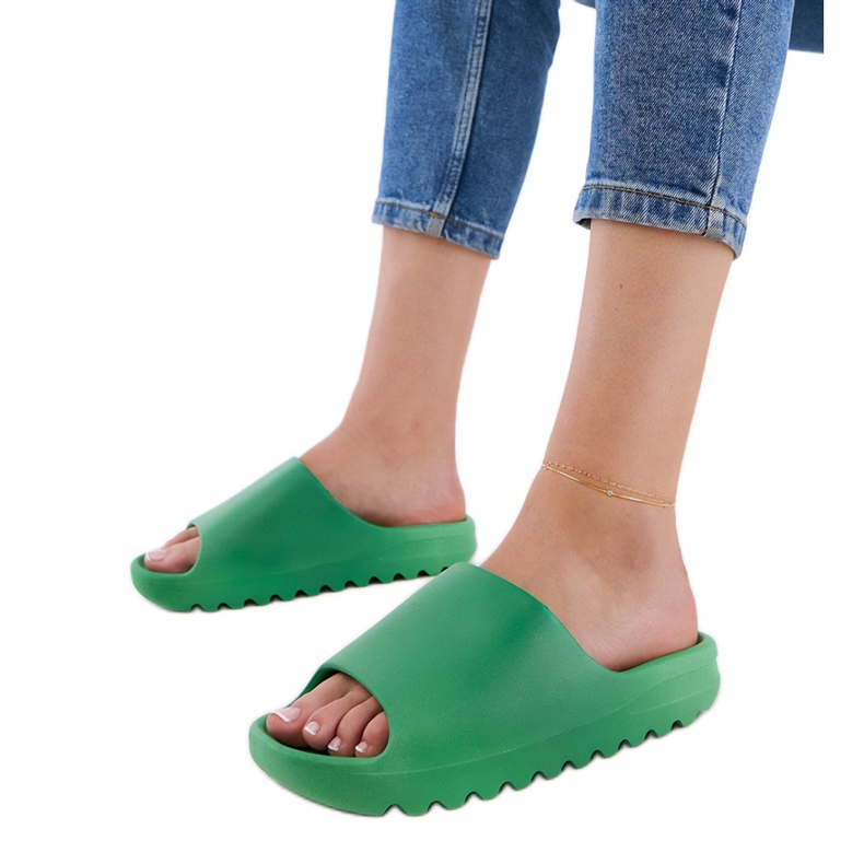 Grönt kvinnors gummi flip flops