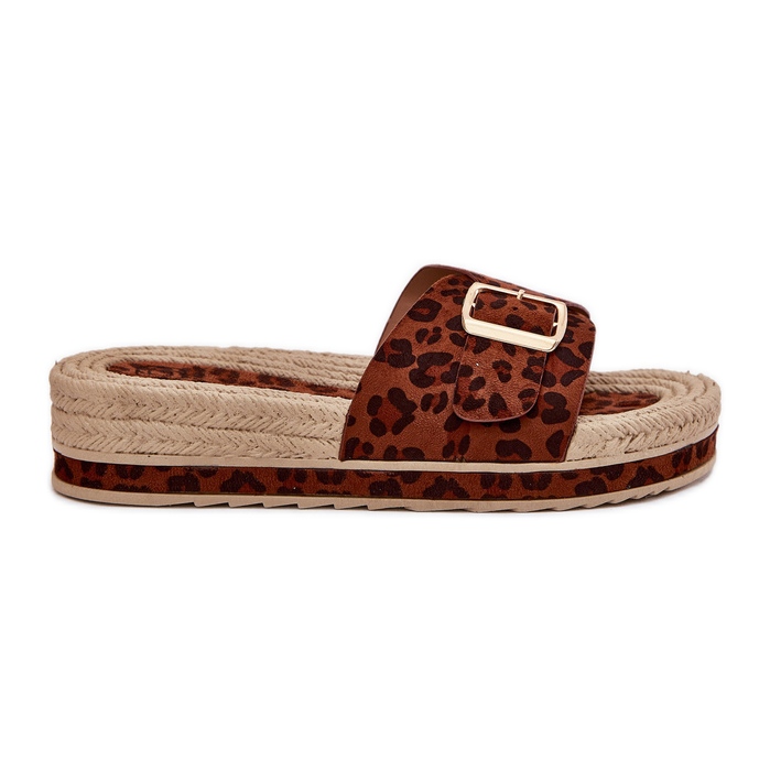 Kvinnors flip flops på plattformen med en gyllene spänne leopardspänne brun