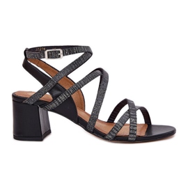 Kvinnors lädersandaler med ränder på Maciejka Post 06969-01 Black svart