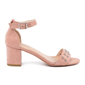 Seastar Sandaler på ett inlägg med dubbar