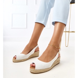 Vita espadrile sandaler på Nevarek kil