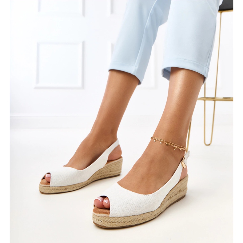 Vita espadrile sandaler på Nevarek kil