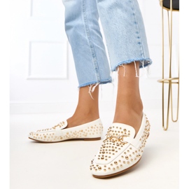Vita loafers dekorerade med LEA -dubbar