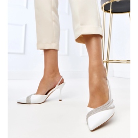 Vita sandaler med en öppen häl med Lura Zircons