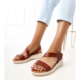 Bruna sandaler på en låg kil Verkado