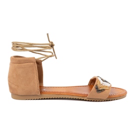 Shelvt Bruna rumäner med färgglada pärlor