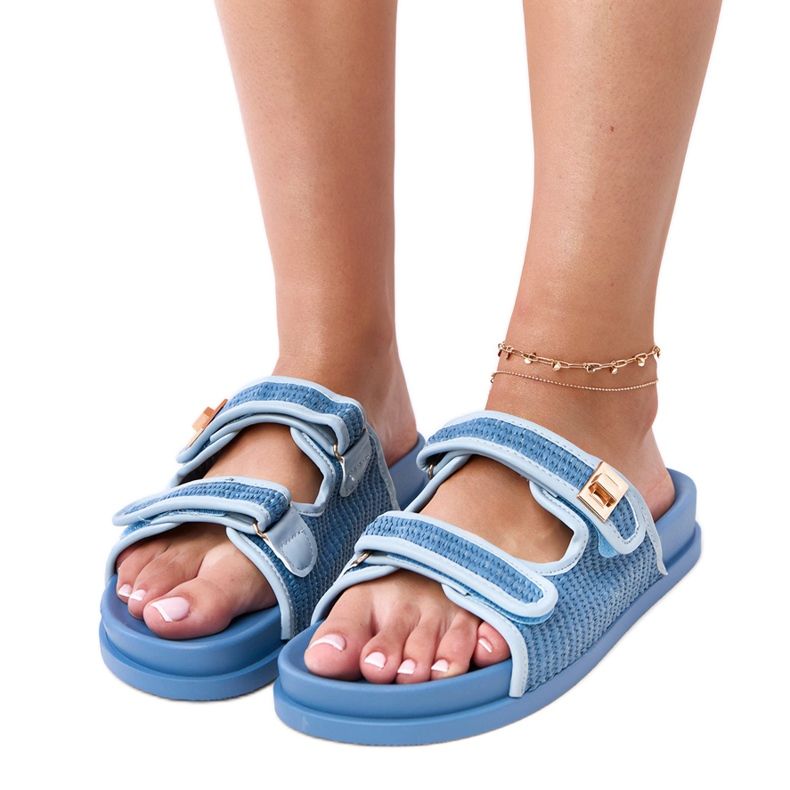 Blå virkade flip flops med justerbara klirisband
