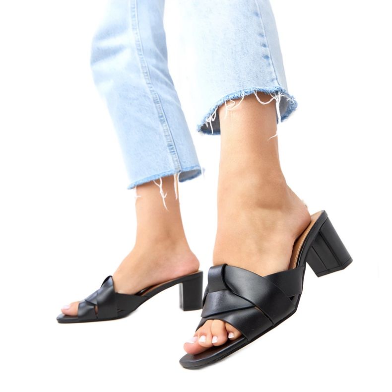 Svart klassiska flip flops på Risana Eco -Leather Post