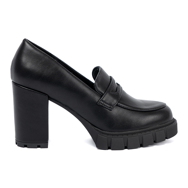 Shelvt Svart loays på ett inlägg med en fångstsula