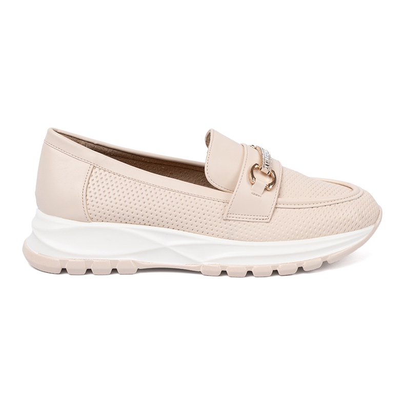 Shelvt Lätt beige loafers med ett dekorativt gyllene element