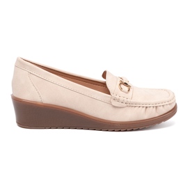 Shelvt Beige Wedge Moccasins med en dekorativ kedja