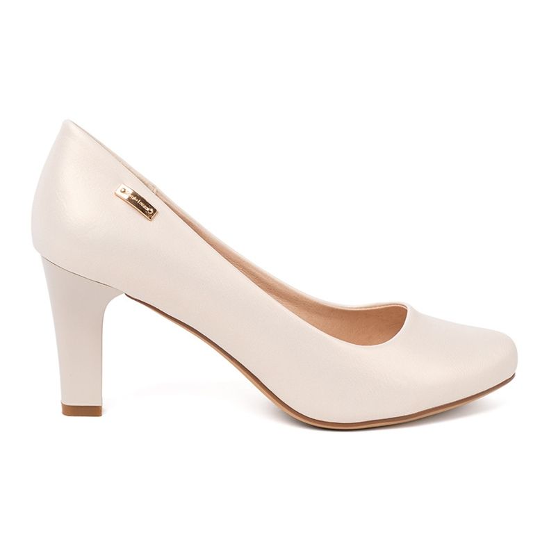 Beige pumpar på Sergio Leone Post