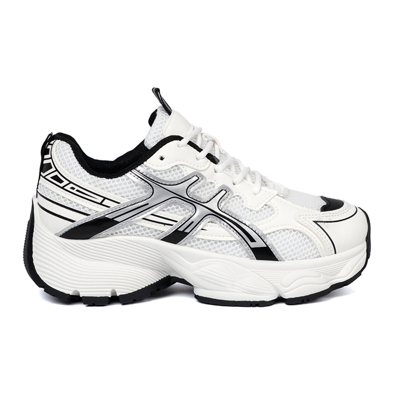 Shelvt Vita och vita bekväma sneakers med ett nät