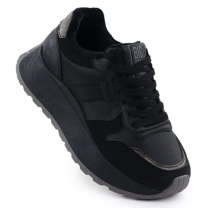 Skor isolerade på Black Big Star SS274007 -plattformen