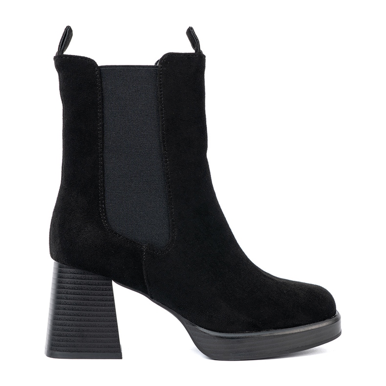 Shelvt Eleganta stövlar på stolpen med flexibla insatser svart
