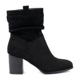 Shelvt Svarta mocka stövlar på stolpen med en skrynklig övre