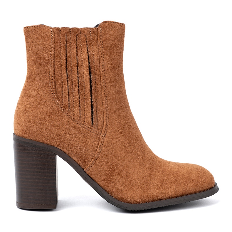 Shelvt Karamellstövlar på den ekologiska mocka stolpen