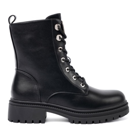 Shelvt Svarta snörda påsar med en metalldekoration