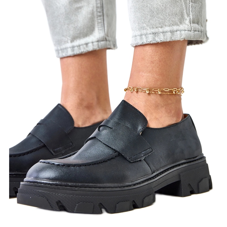 Svart kvinnamatade mockasiner kirna