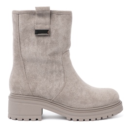 Shelvt Bekväma grå stövlar på en massiv sula