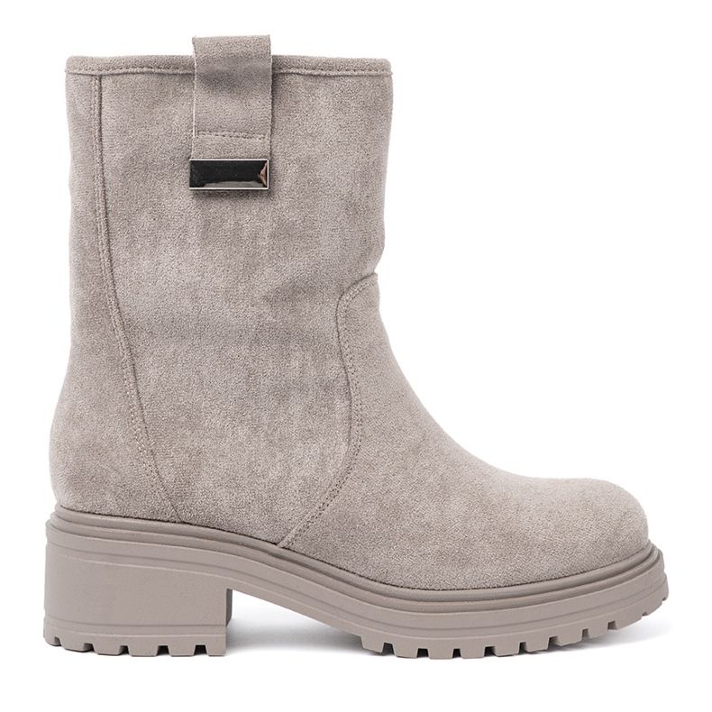 Shelvt Bekväma grå stövlar på en massiv sula