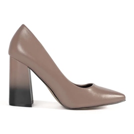 Shelvt Beige pumps med hög klack