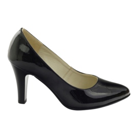 Svartlackerade pumpar ZUZA 128