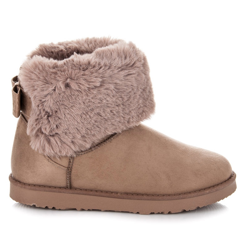 Kylie Muluki med en rosett brun