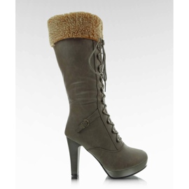 Kängor på stolpen G12400 brun mångfärgad