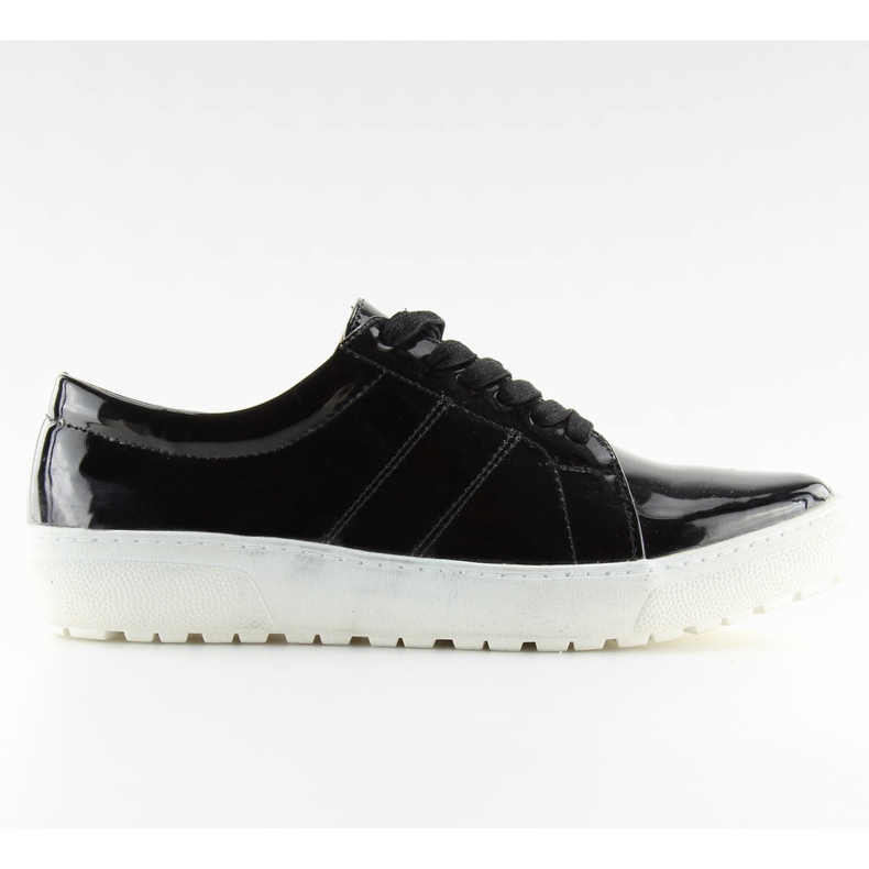 Kvinnors loafers på en vit sula Svart