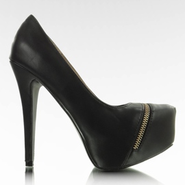 Pumpar på plattformen U429 svart