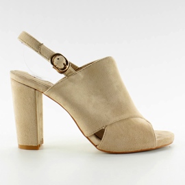 M227P Beige vidklackade sandaler