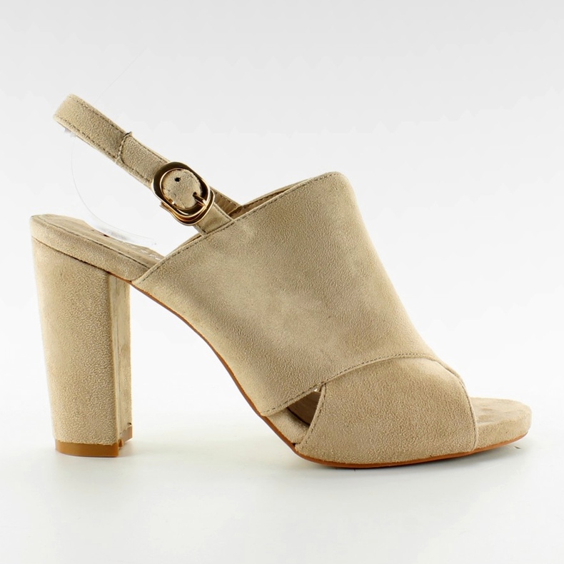 M227P Beige vidklackade sandaler