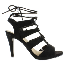 Mockasandaler på bredare högklackat M236P svart