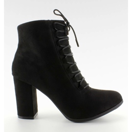 NC16 Svart mocka med breda klackar