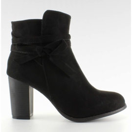 Svarta högklackade stövlar med rosett