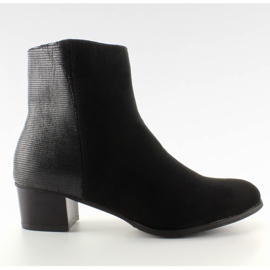 Smala stövlar med breda klackar svarta