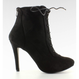 Svarta snörningsklackar