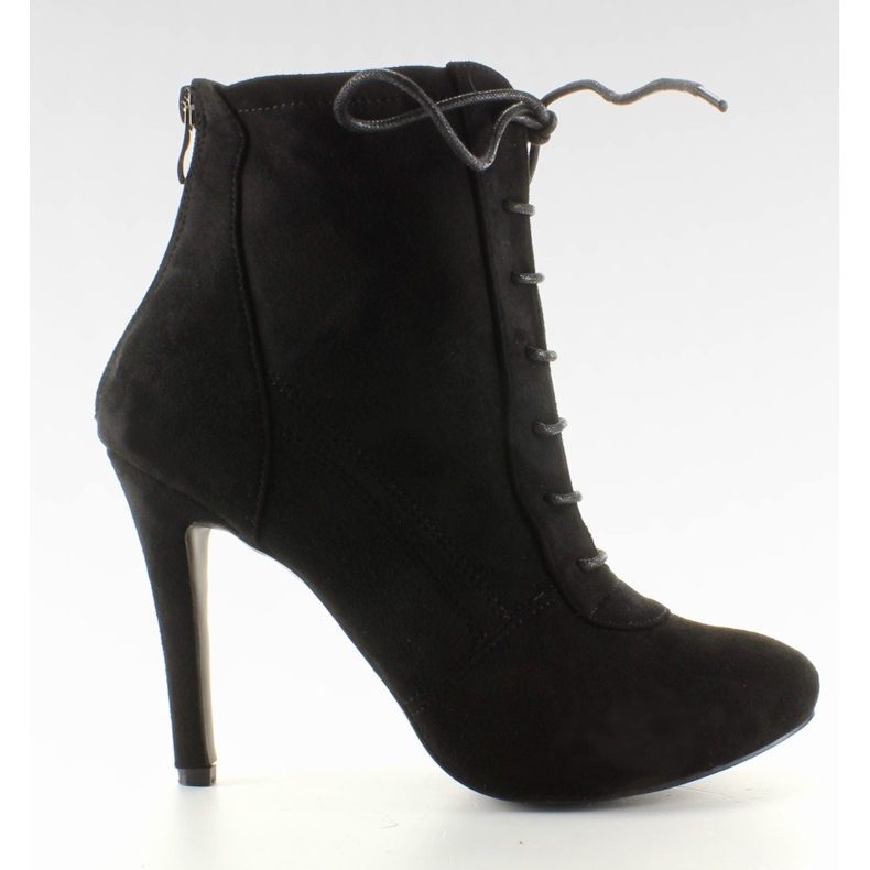 Svarta snörningsklackar