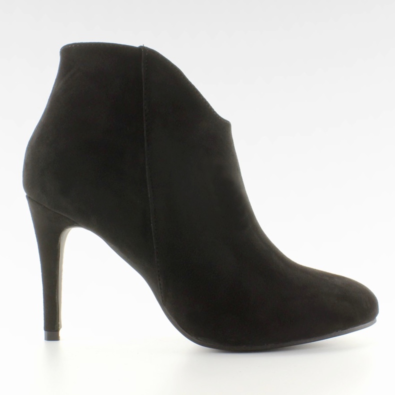 Stövlar med utskuren AT-0592-L svart