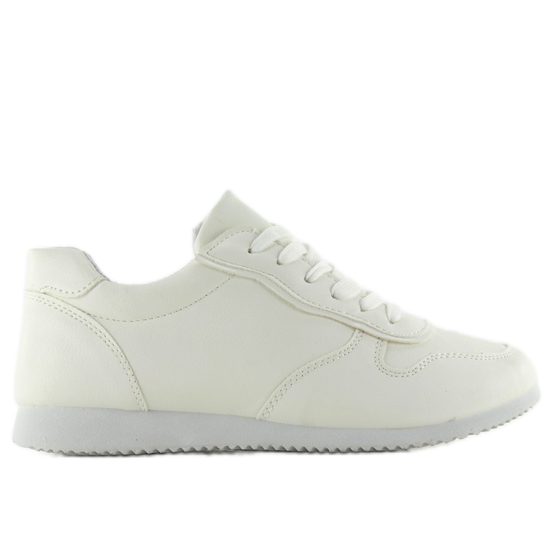 NB135p Vita sportskor