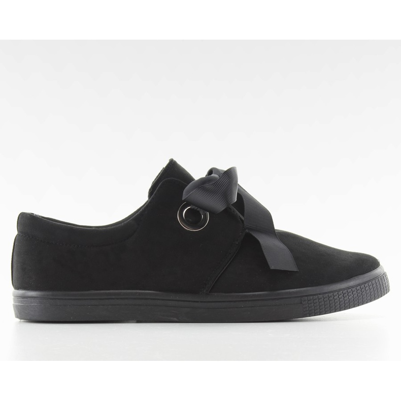 Sneakers bundna med ett JX49 svart band