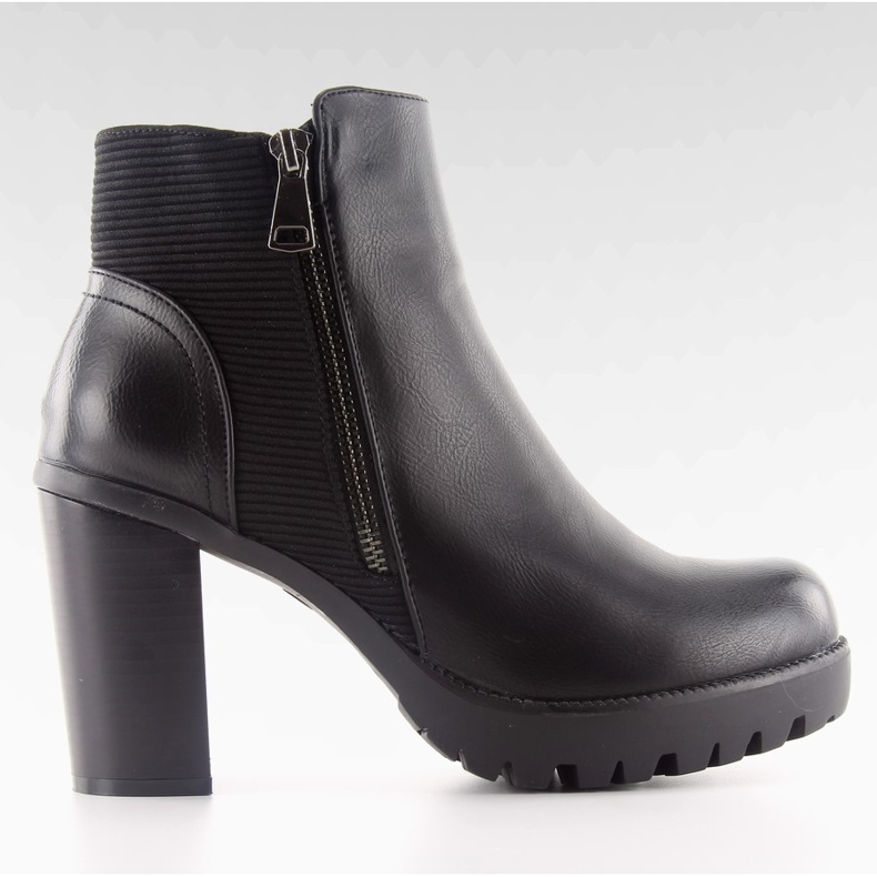 Högklackade stövlar dd35p svarta