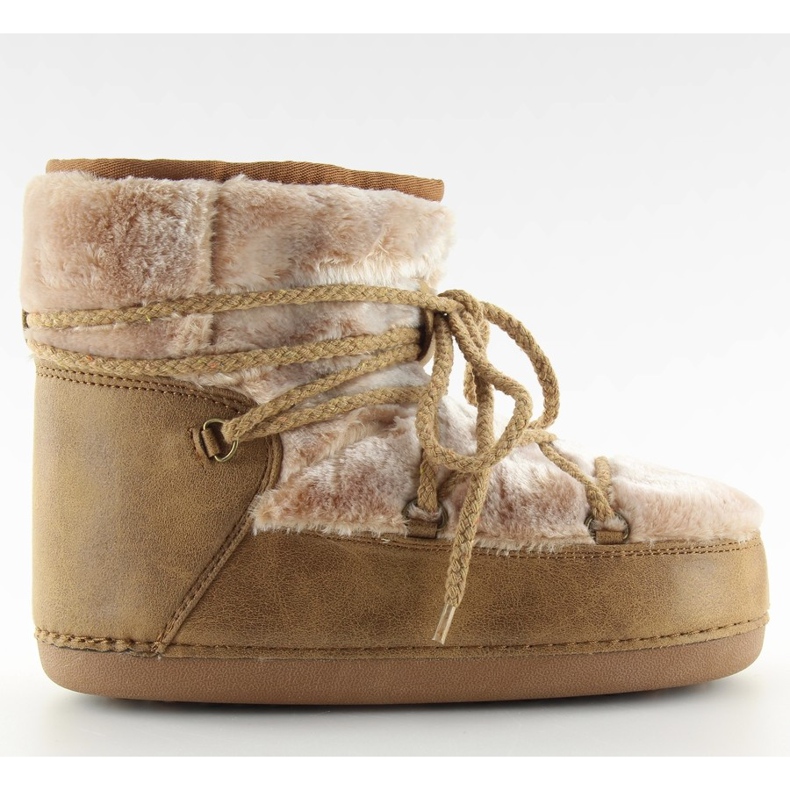 Snöflingor måne med beige kamel päls