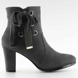 Grå Högklackade stövlar C100 grå